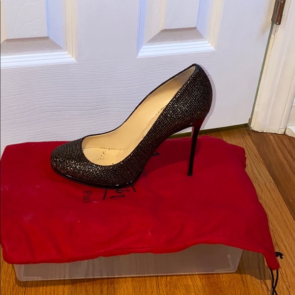 Christian Louboutin Shoes - Christian Louboutin Filo Black/Gold glitter pump
